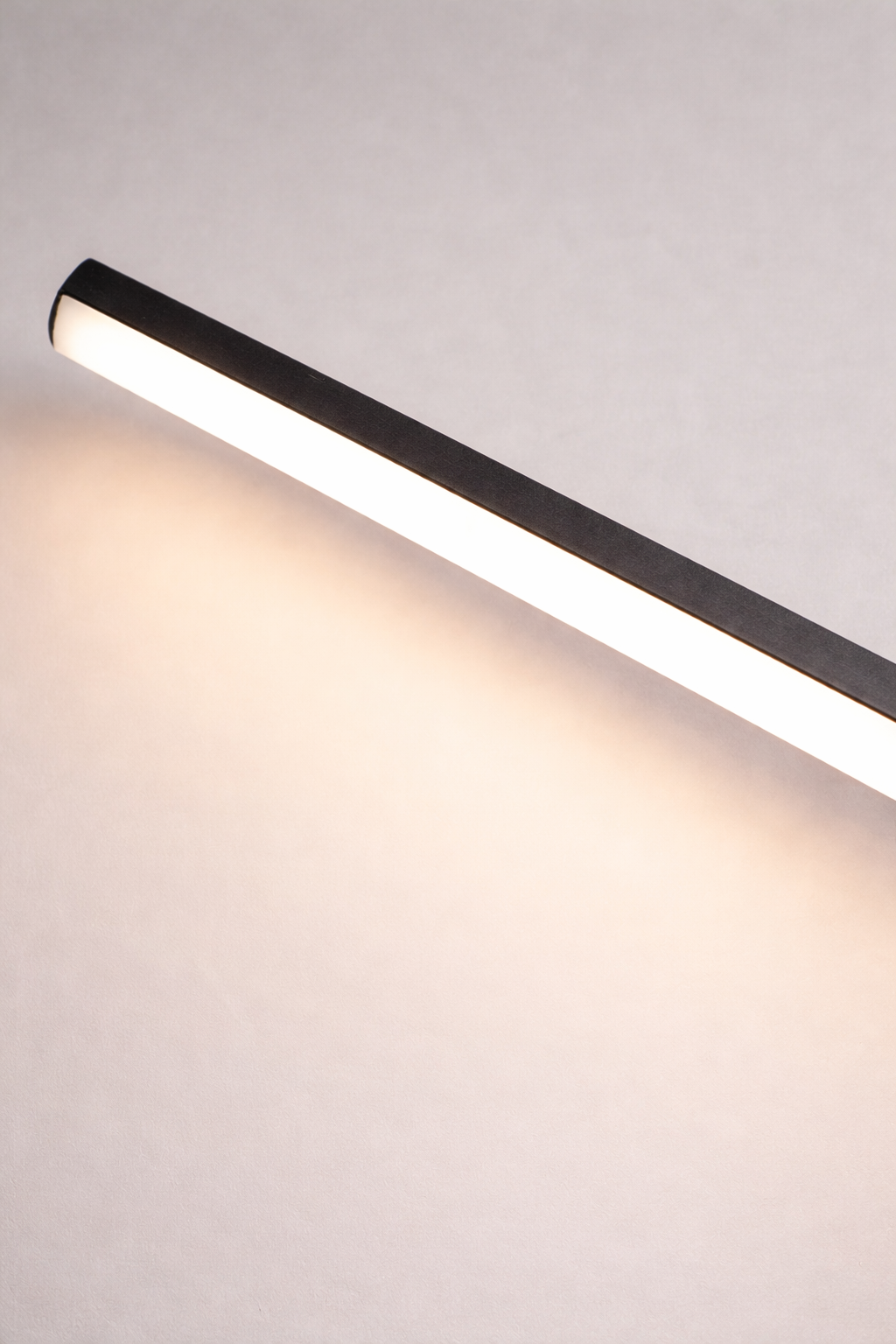 Foco LED de Diseño Alargado - Decoración de Interiores y Luz de Acento